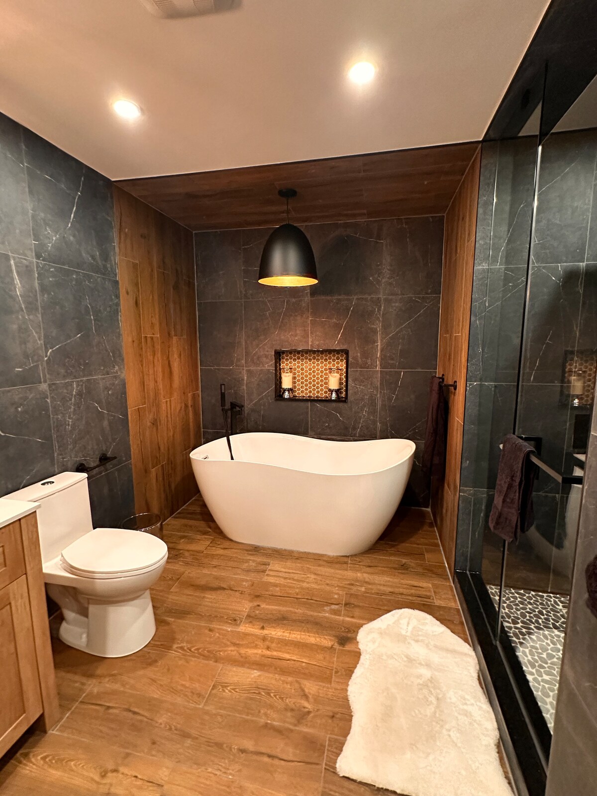 Original listing bathroom photo 1 for London Fog. (Detached home)