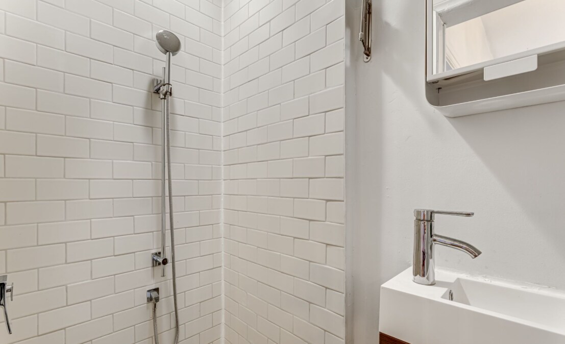Original listing bathroom photo 1 for Grapevine Paradise