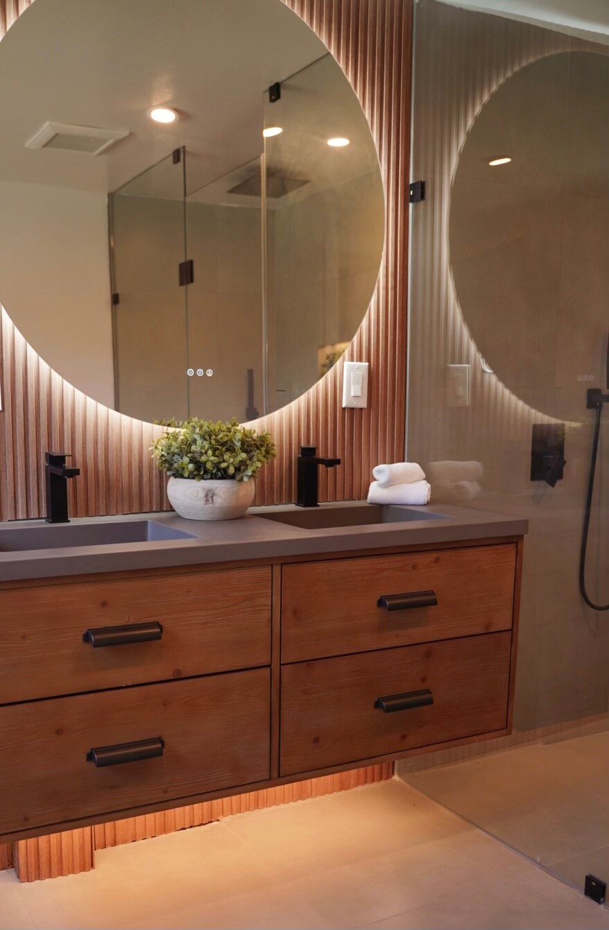 Original listing bathroom photo 1 for Luxurious 3 bdr Home Near Airport & Wedding Venues
