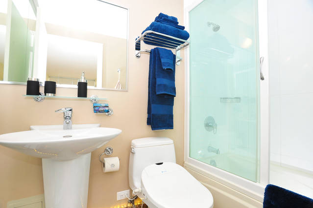 Original listing bathroom photo 1 for Yonge Suites Apart Hotel — One-Bedroom Apartment